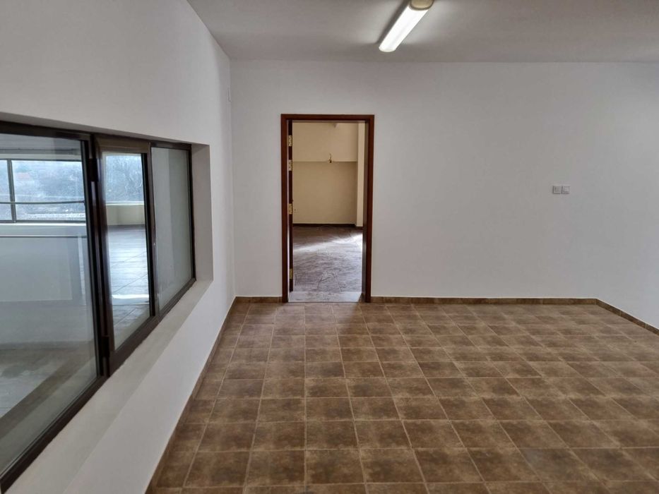 Офис помещение под наем - 90 кв.м