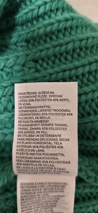 Ново със етикет.  Дамско оригинално пуловерче.  H& M.