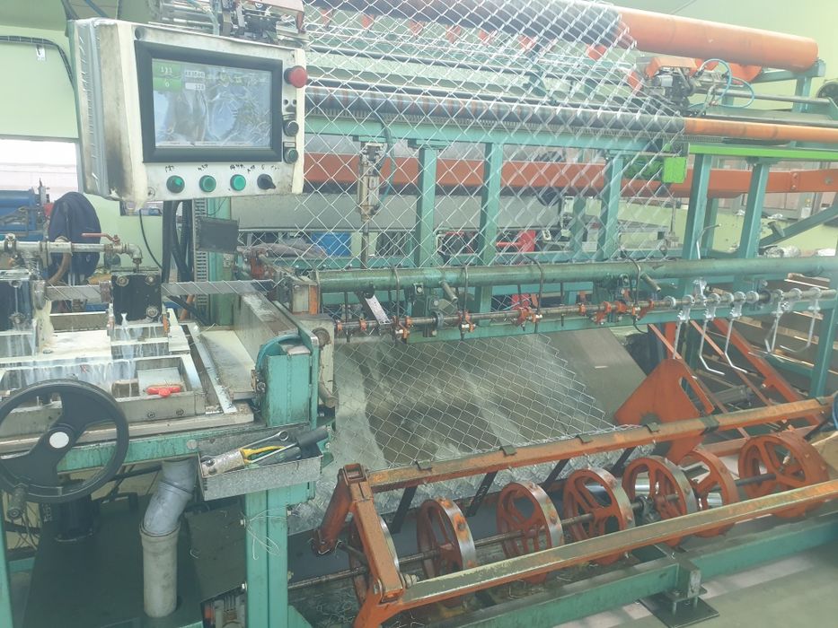 Машина за плетене на оградна мрежа