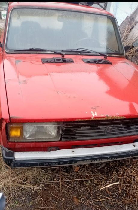 Автомобиль ВАЗ2105 красный