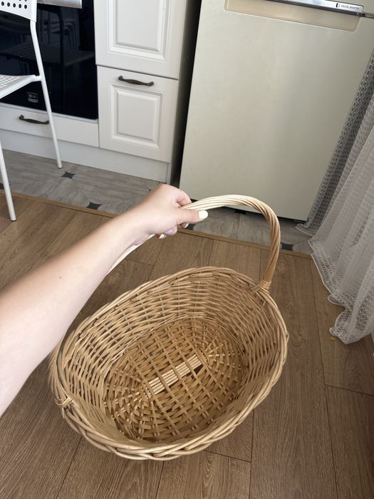 Деревянная большая  корзина