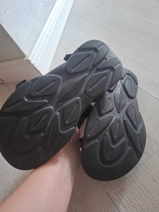 Сандалии кожаные