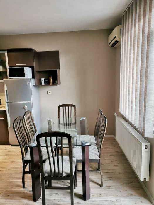 Двустаен Тухлен Апартамент , Обзаведен , кв. Вароша