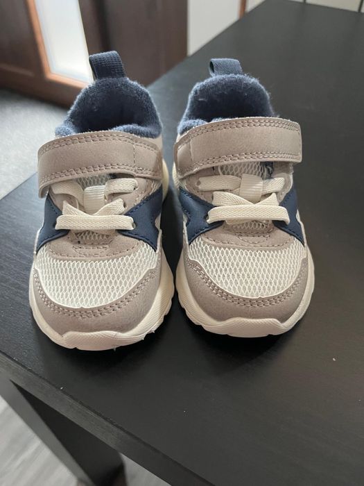 Adidasi bebelusi H&M