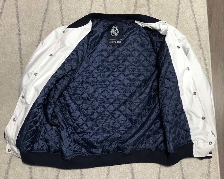 Geaca tip college real madrid originala marime xl geaca alba real xl