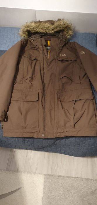 Geaca groasa Jack Wolfskin, originala, folosit 1 sezon