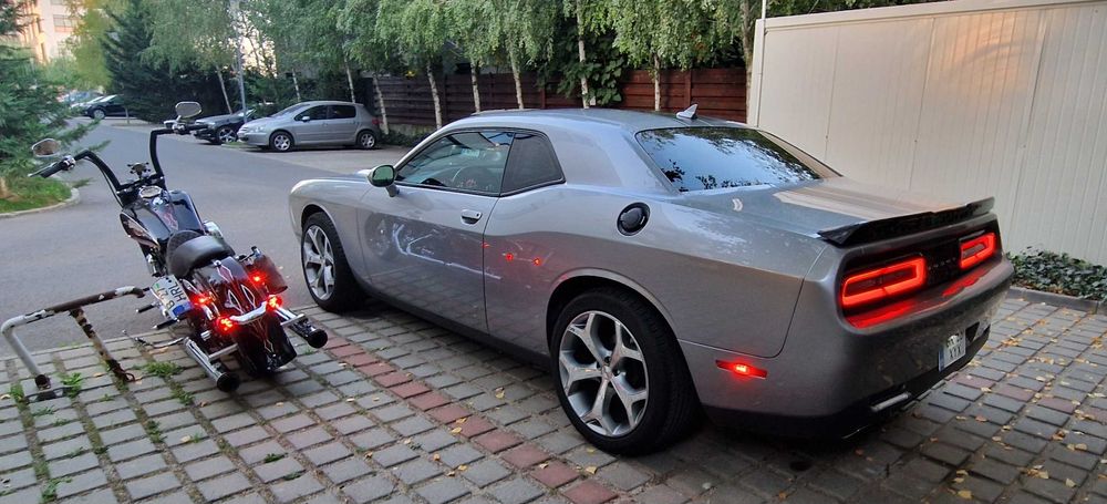 Dodge challenger sxt