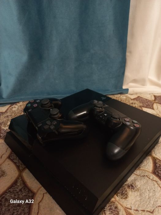 Продам Sony PlayStation 4