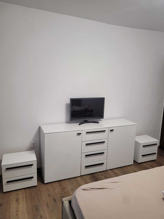 Comoda cu 2 noptiere de vanzare