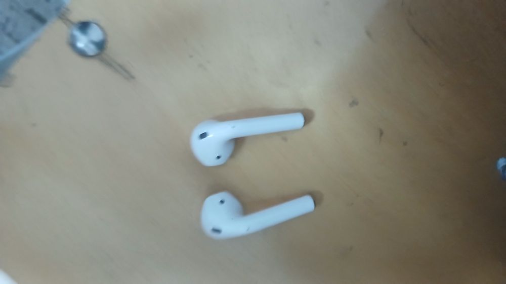 Оригинальные Apple AirPods (1/2 поколение)
Продаю оригинальные AirPods