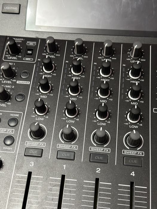 Диджейски пулт Denon SC Live 4