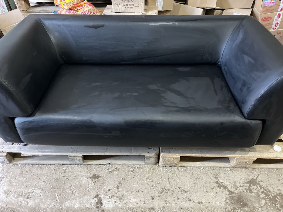 Продается диван для офиса