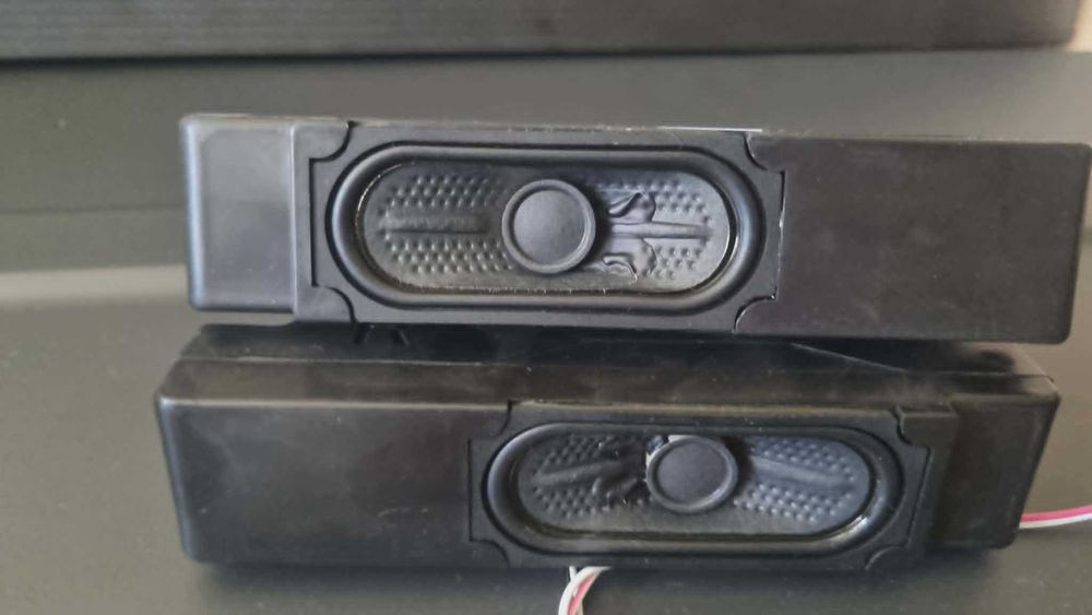 Vand componentele de la un televizor Hisense H55B7500