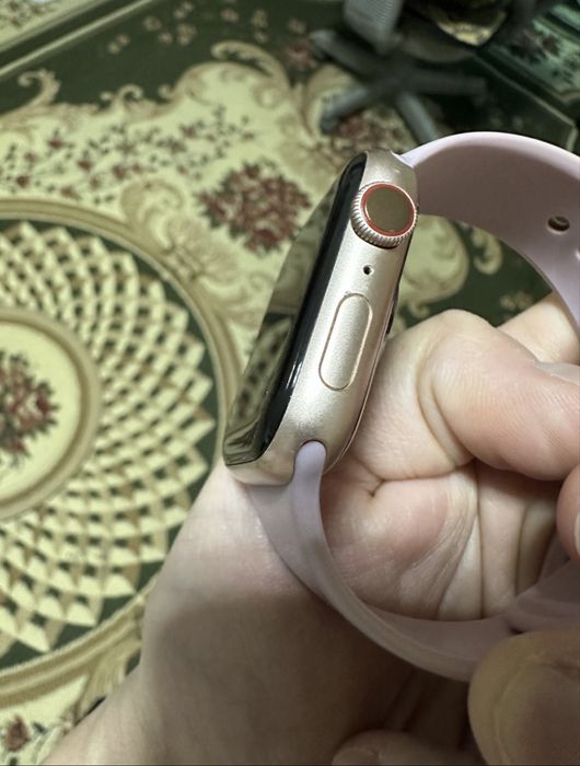 Apple Watch 4 продается