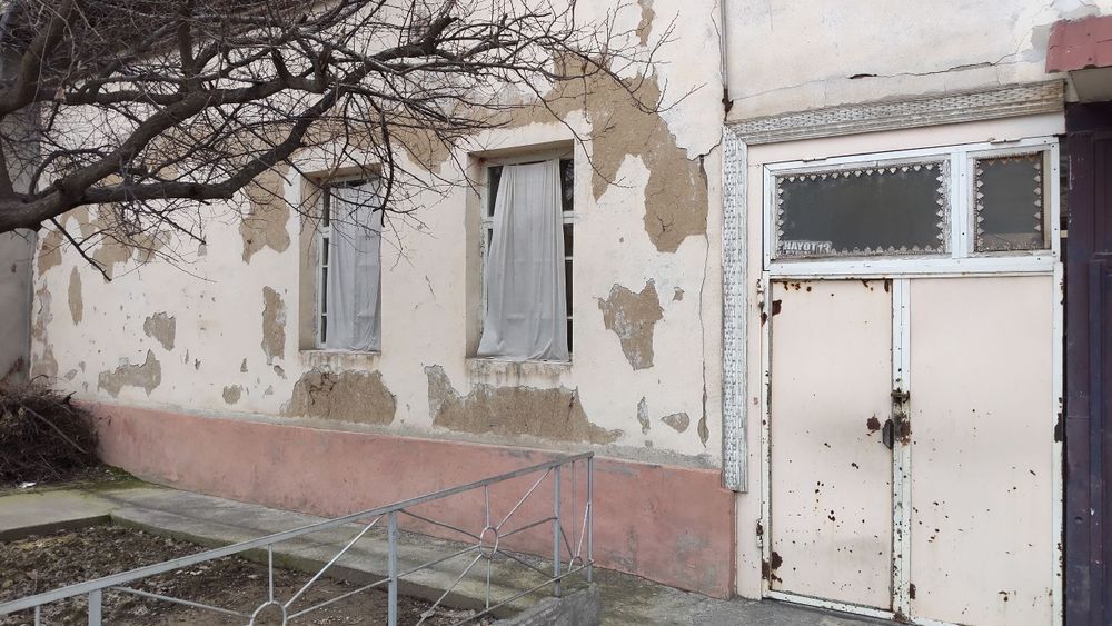 2,8 sotixli uy sotiladi.