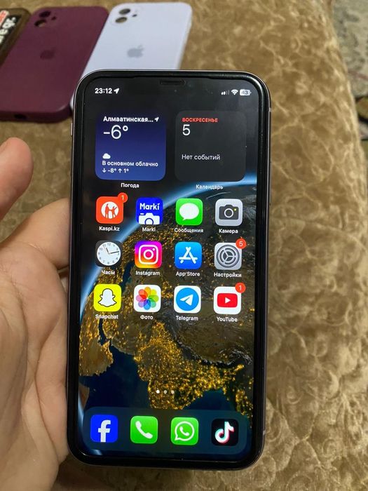 Продам айфон 11 .