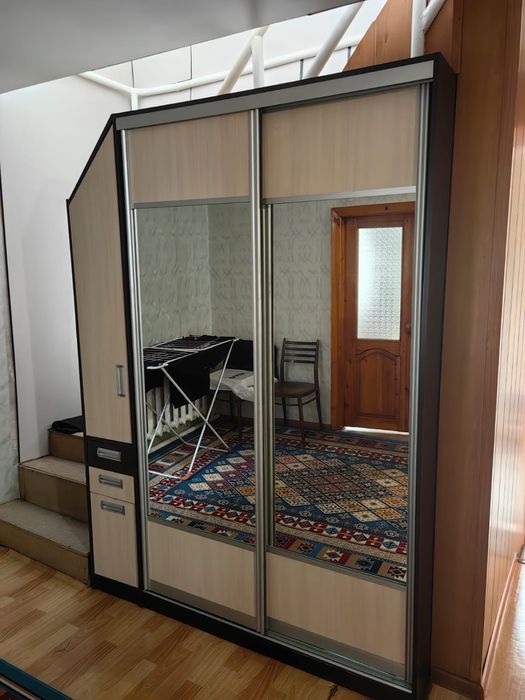 Шкаф в прихожую в хорошем состоянии