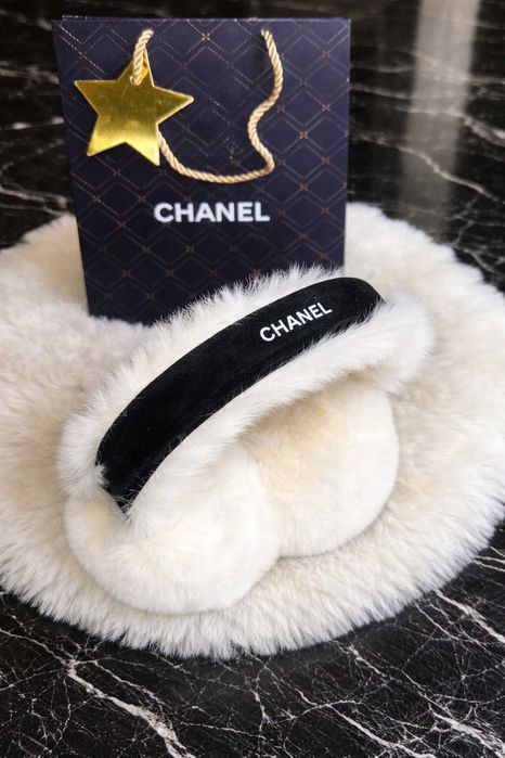 слушалки зимни черни с бял пух на шанел ушанки шапка chanel пухкави