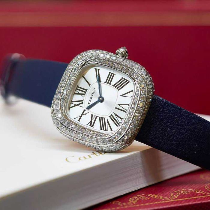 Кварцов дамски часовник Cartier Coussin de Cartier