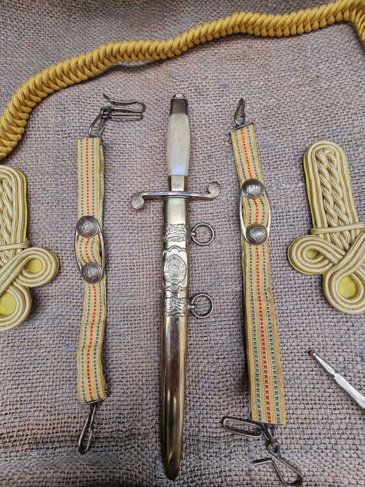 Stilet de ceremonie/parada + accesorii, perioada RSR