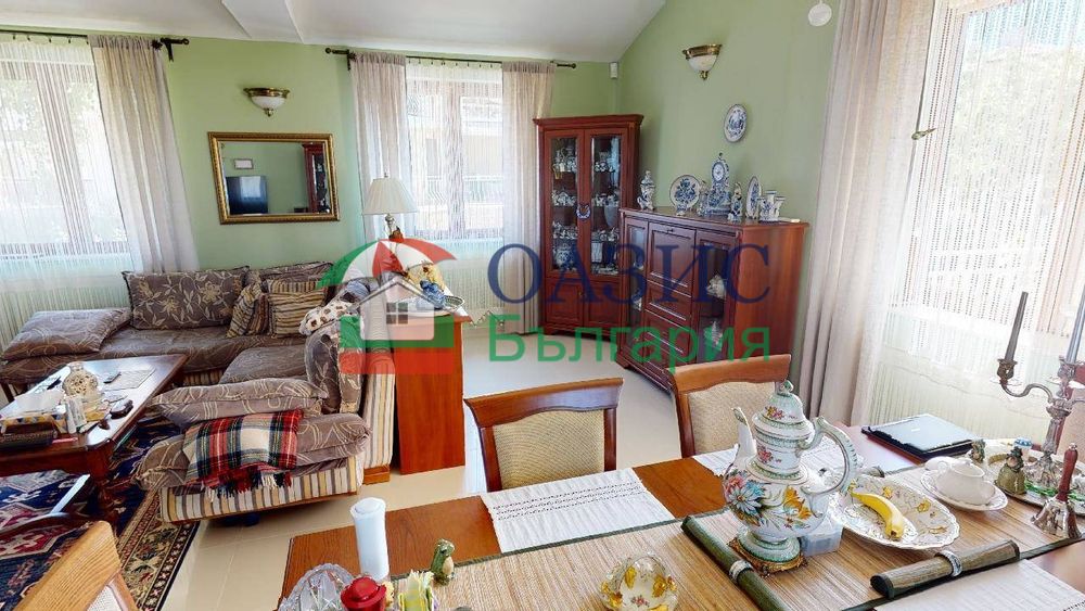 Къща с 4 спални 264 кв.м., в село. Кошарица, България, 385 000 евро