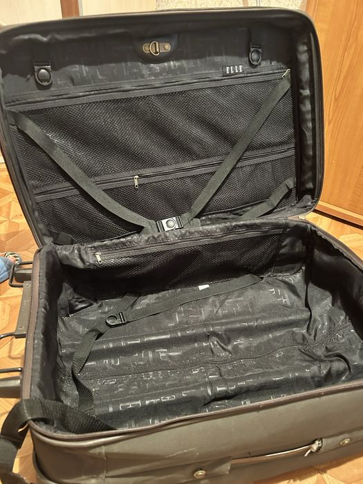 Отдам чемодан ( качественный )