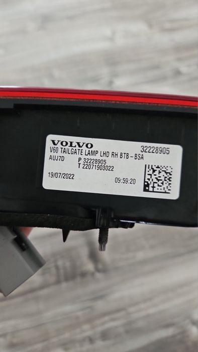 Оригинален стоп за Volvo V60 ляв вътрешен