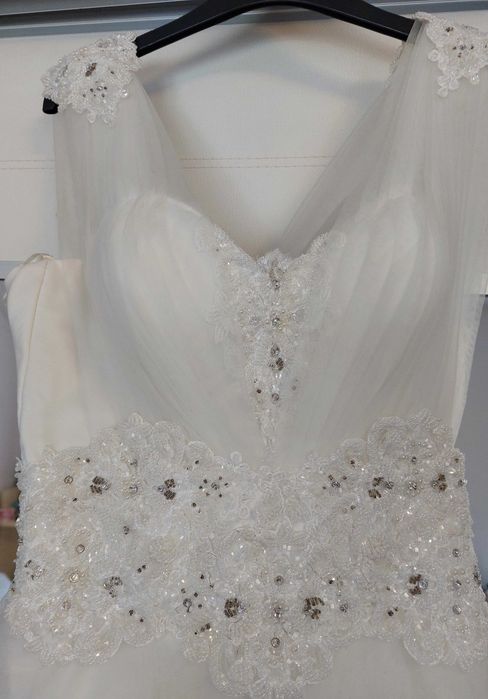 Rochie mireasa culoarea ivoare