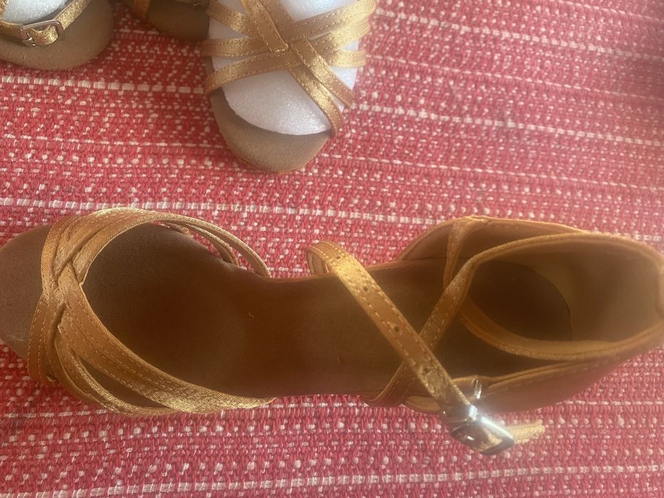 Обувки за спортни танци