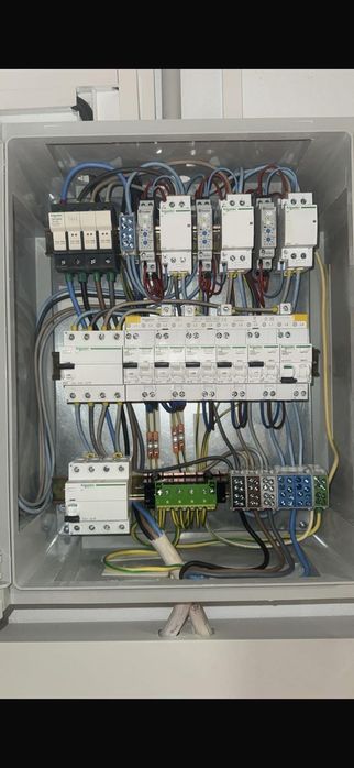 Electrician servicii pentru insalatlii electrice
