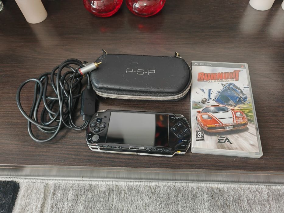 PSP 2000  конзола