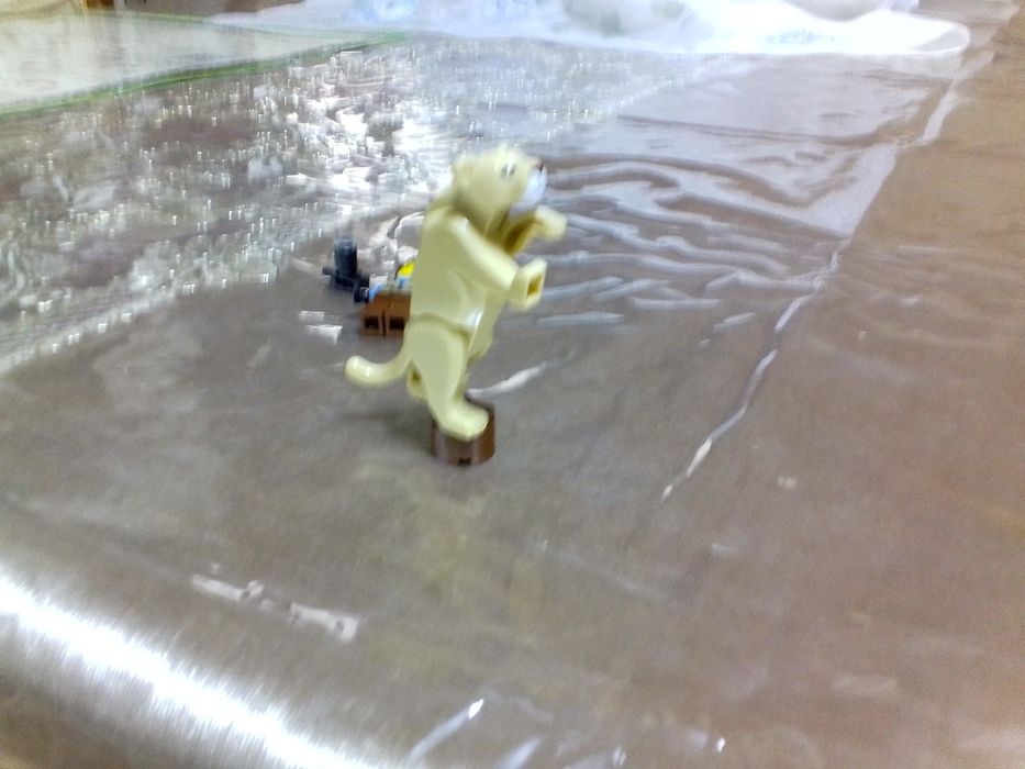 Лего минифигурки лев и человек с камерой и стульчик