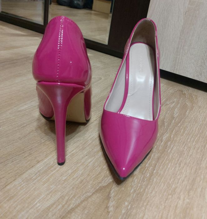 Продаётся женская обувь