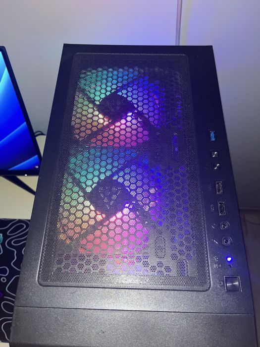 Продавам компютър