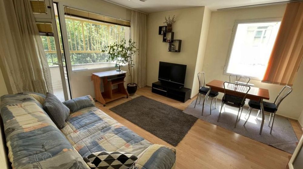 Дава се под наем Двустаен апартамент в София, Център - 60 кв.м за 595 € - Снимка #1