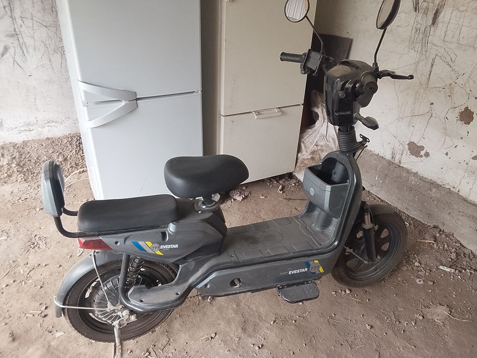 Продаёться скутер evester 777