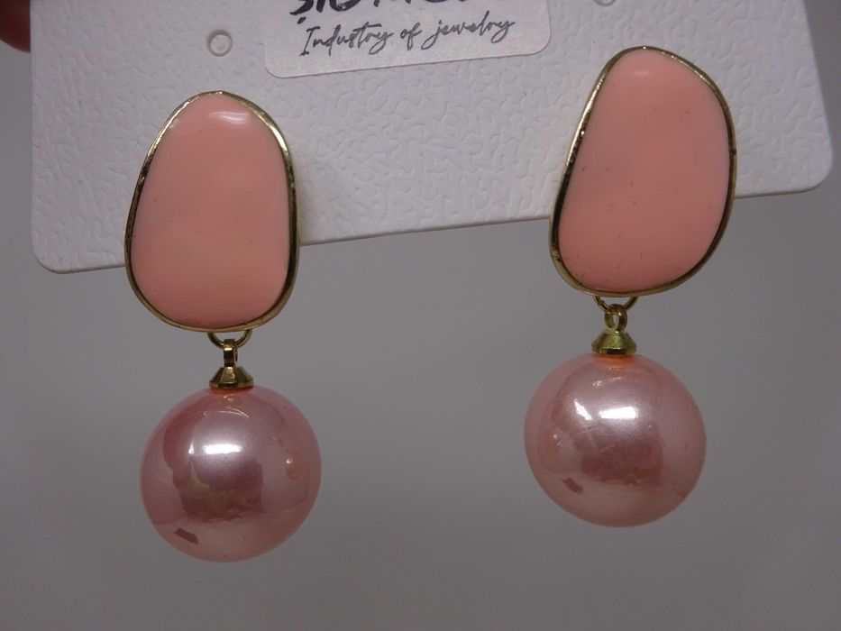 Нови елегантни дамски обеци в розов цвят с изкуствени перли.