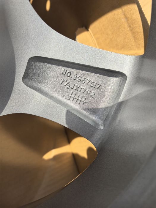 17 цола 5 х 130 мм Мерцедес Спринтер / Фолкваген Ел Те - Чисто Нови