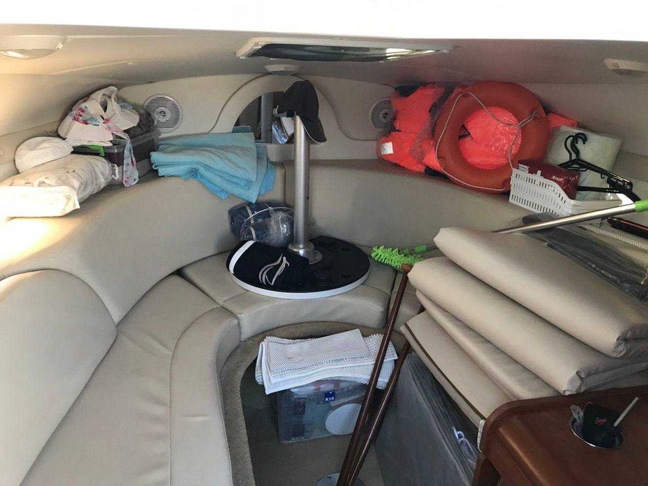 Моторна яхта Rinker 230