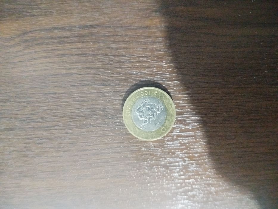 Монета 100тенге.