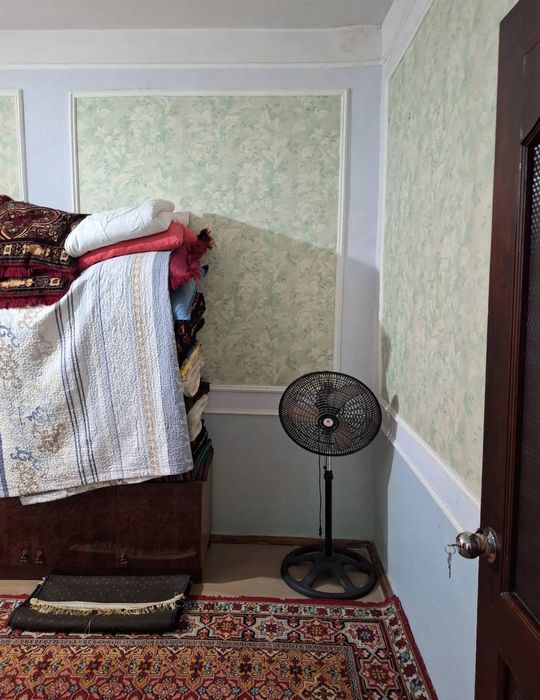 Юнусабад 15кв 5/5/5 Балкон: 2*6