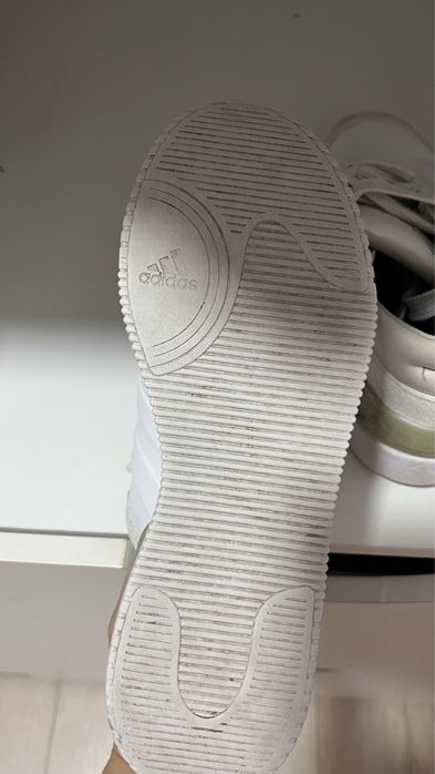 Кроссовки адидас