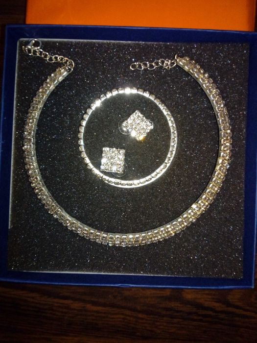 Set colier ,bratara,cercei Swarovski crystalis nou in cutie
