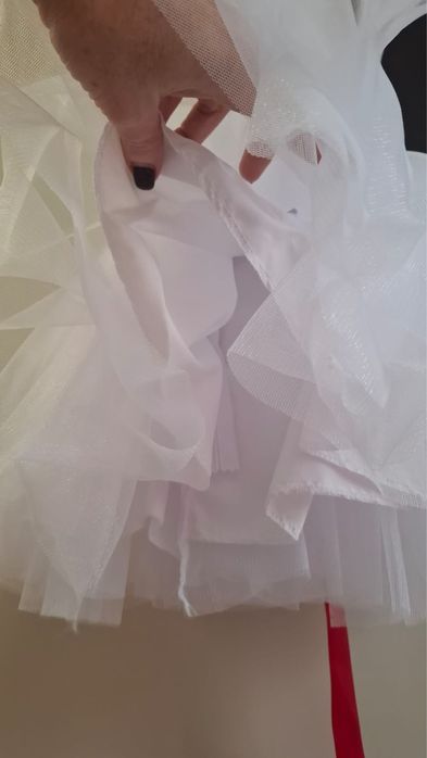 Нарядное белое платье