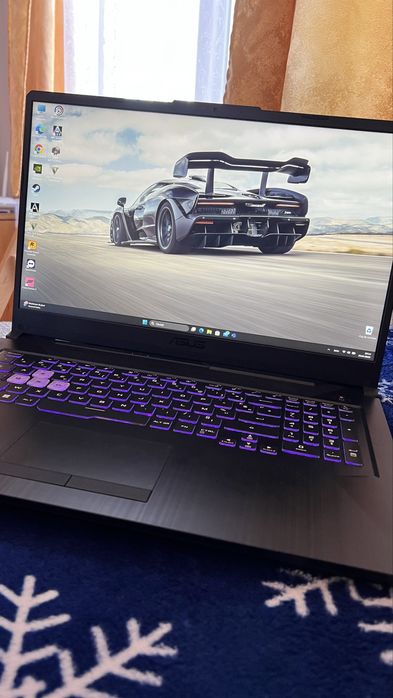 Vand Laptop: Asus Tuf-Gaming F17 i7