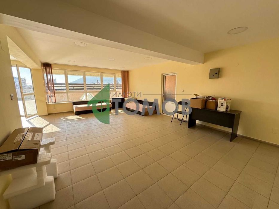 Продава се Тристаен апартамент в Шумен, Център - 155 кв.м за 904 €/кв.м - Снимка #1