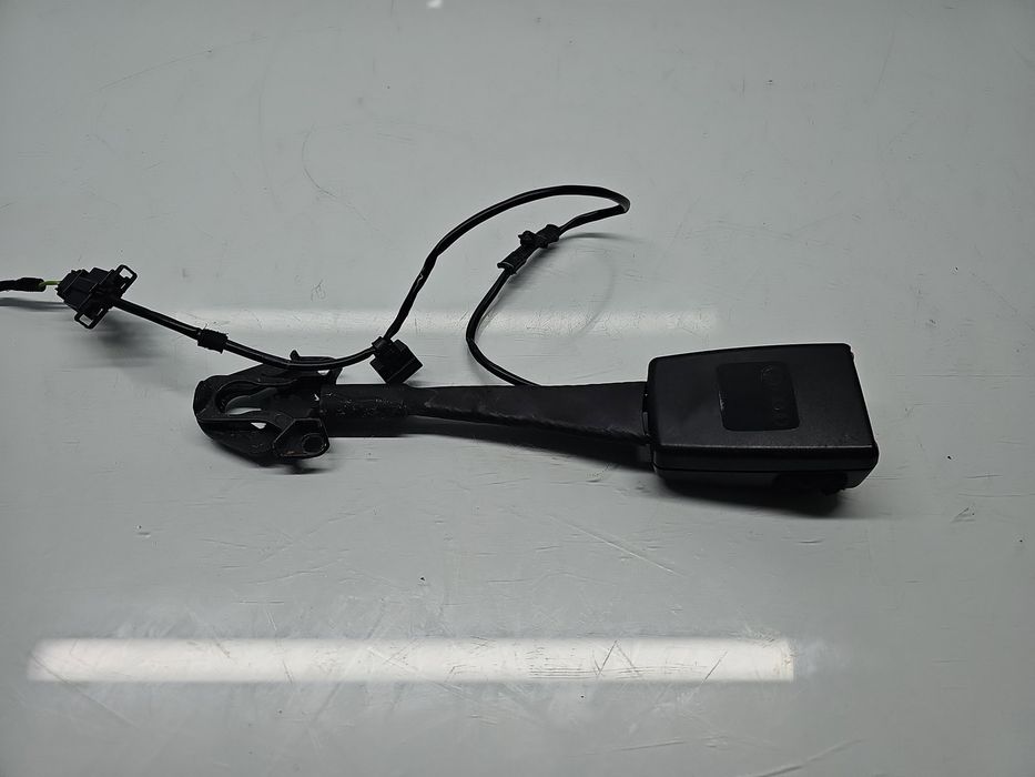Capsa centura dreapta fata AUDI A4 (8K2, B8.5) [Fabr 2008-2015] 8K0857