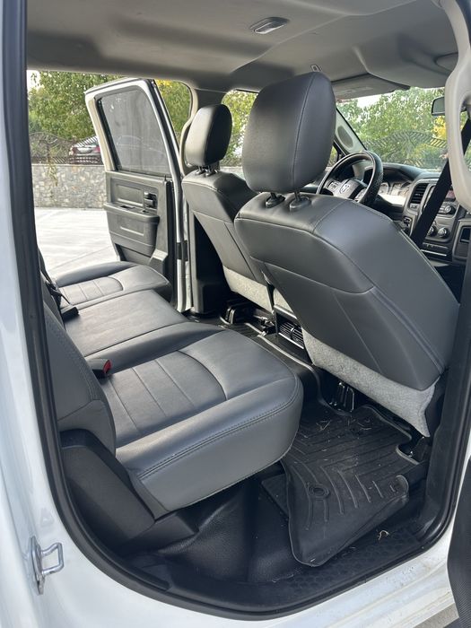 Vand sau schimb Dodge Ram 1500 2018 5.7 Benzina