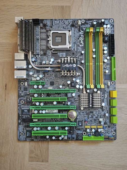 DFI LanParty UT X48-T3RS