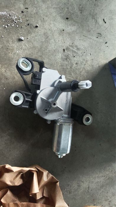 НОВА Задна Чистачка - Audi